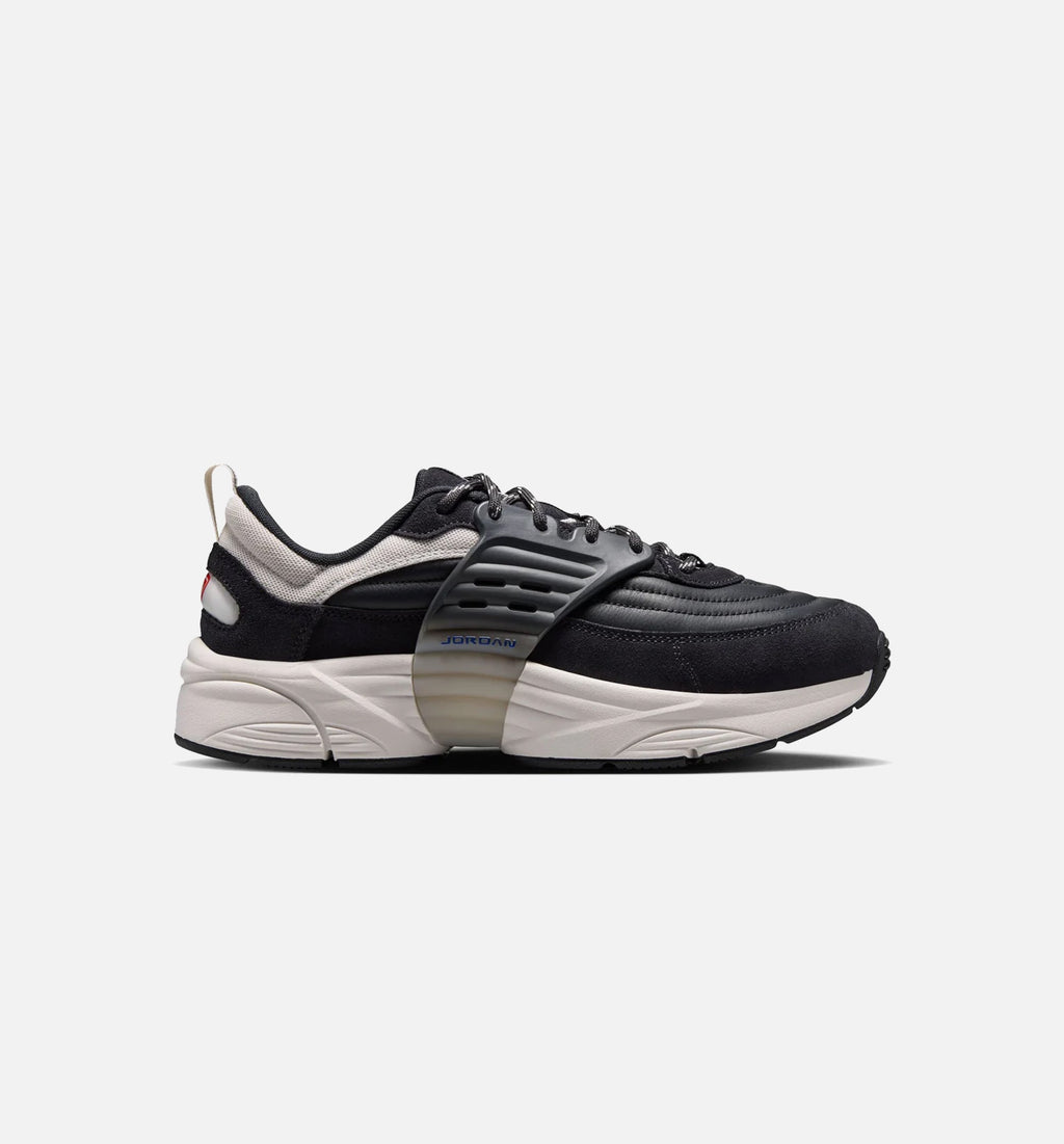 Trunner OS SE Men's Lifestyle Shoe - Off Noir/University Red/Phantom