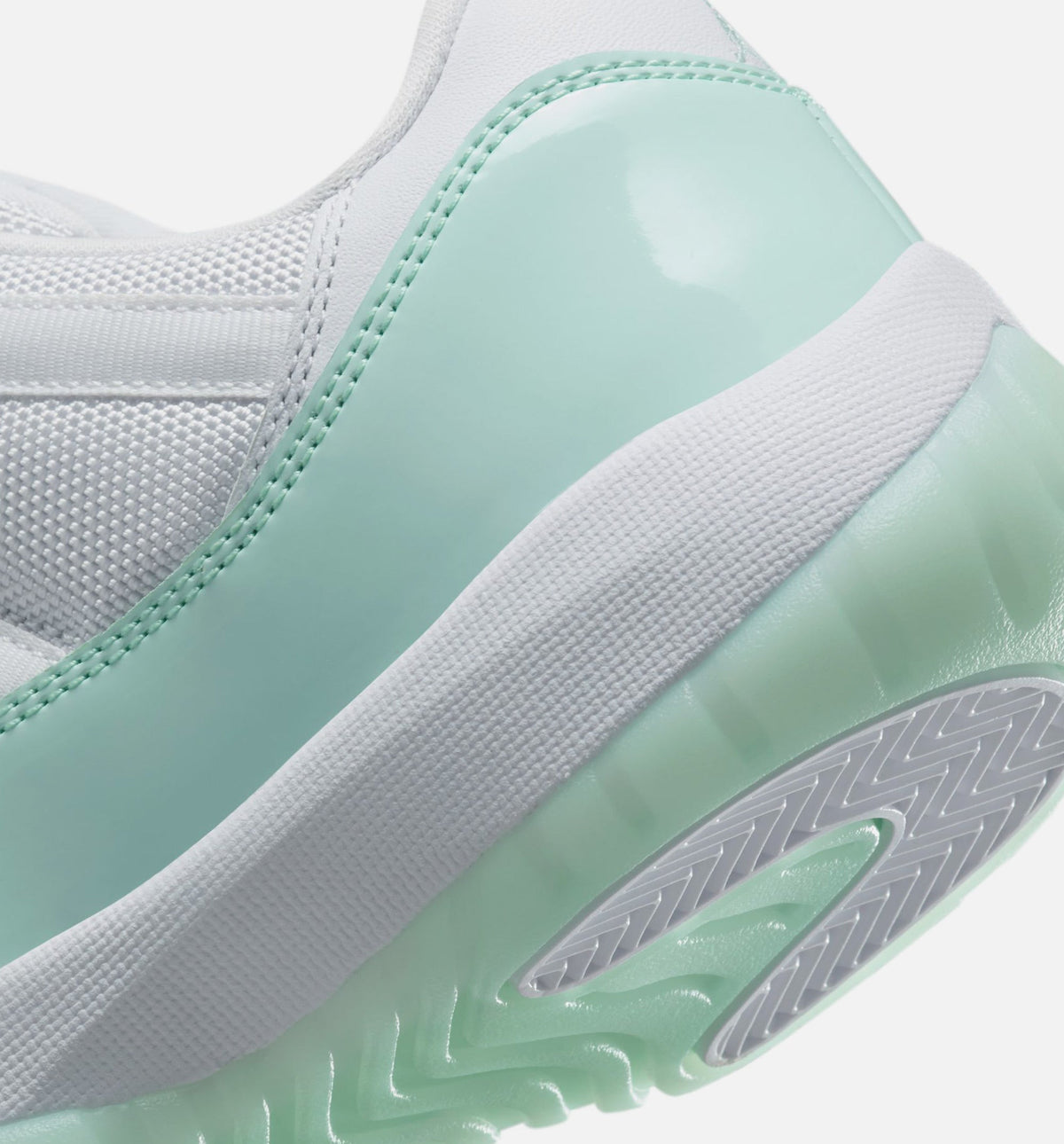 Air Jordan 11 Retro Low Igloo Women's Lifestyle Shoe - White/Igloo